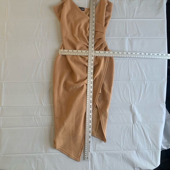 👗 Pretty Little Thing Tan Slip V-Neck Midi Dress - Women’s Size  Medium👗 - Picture 9 of 9